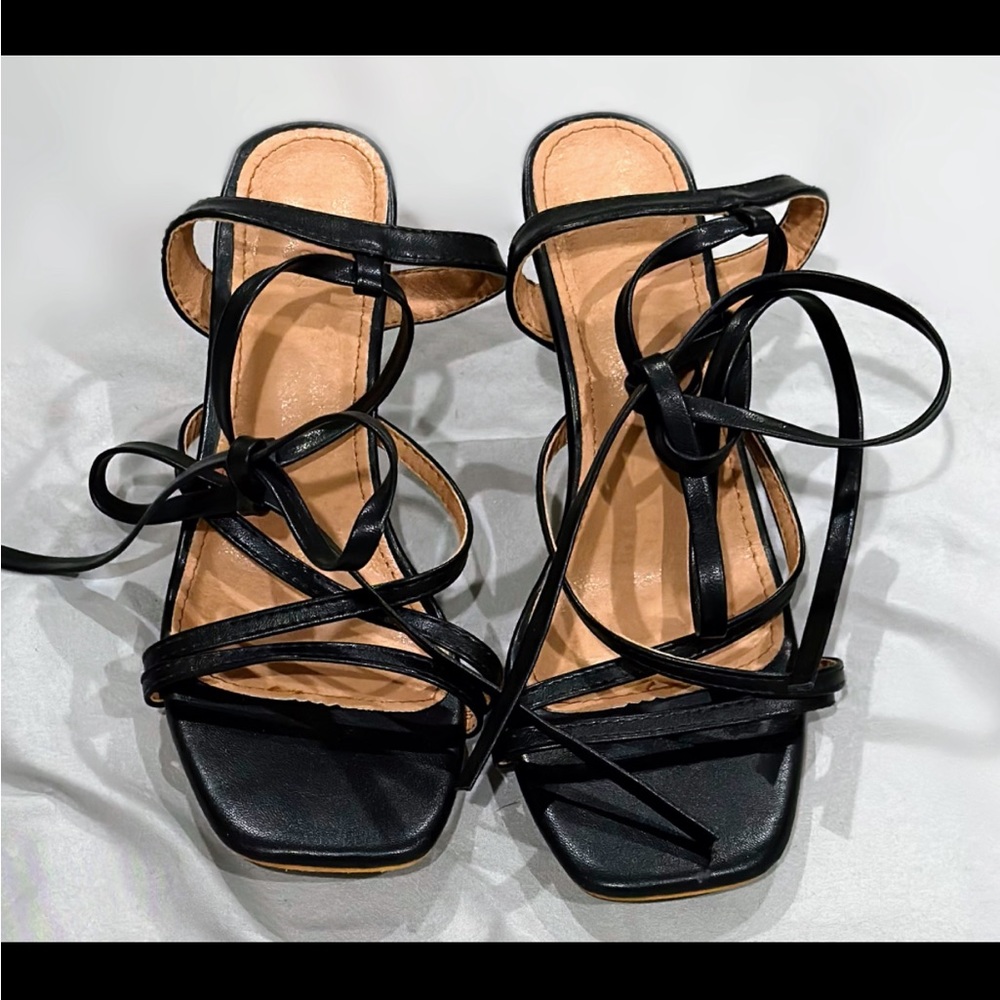 NWOT Black sandal heels size 10